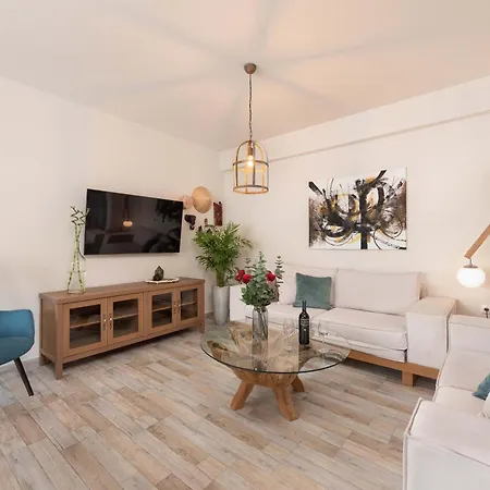 Maximos House אפאנטו