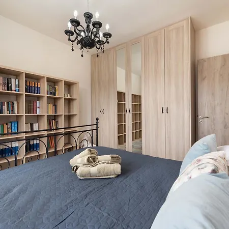 דירה Maximos House