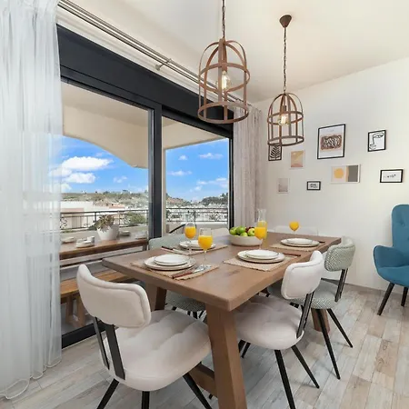 Apartment Maximos House
